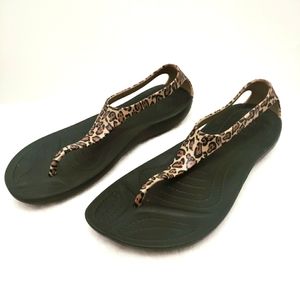 Crocs Sexi Leopard Print T Strap Flip Flop Thong Sandals Women's Size 7